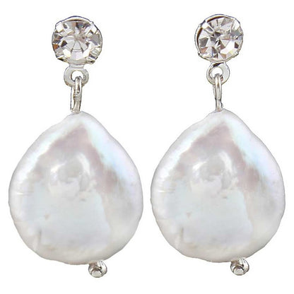 Witte zoetwater parel oorbellen met witte coin parels en stras steentjes, vooraanzicht | Bling Colly