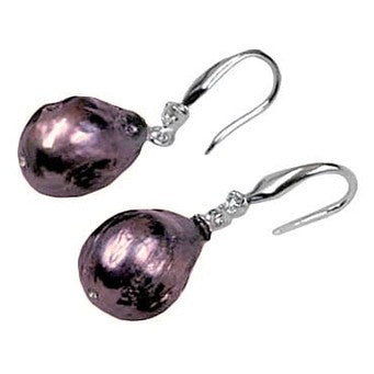 Zoetwater parel oorbellen met taupe kleurige parels en sterlling zilver (925) liggend | Bling Kasumi Taupe Pearl