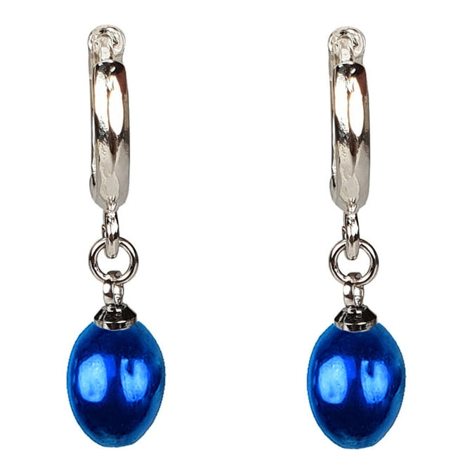 Blauwe zoetwater parel oorbellen met zilver edelstalen oorringen vooraanzicht | Blue Bells