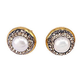 Witte zoetwater parel oorbellen met stras steentjes en goud, vooraanzicht | Bright Little Pearl Gold