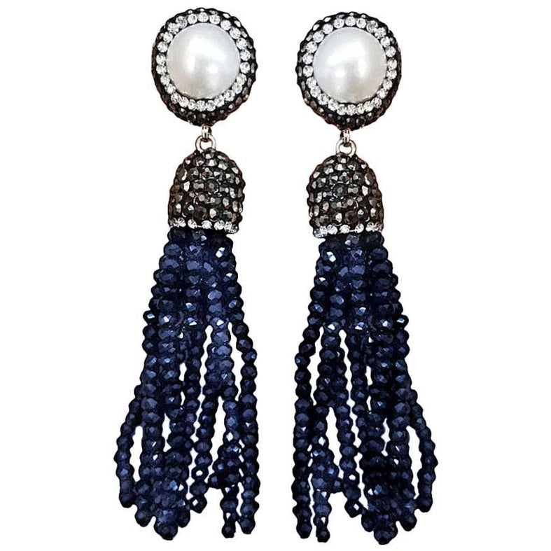Lange zoetwater parel oorbellen met witte parels en blauw kristallen kwastje | Bright Pearl Blue Crystal Tassel