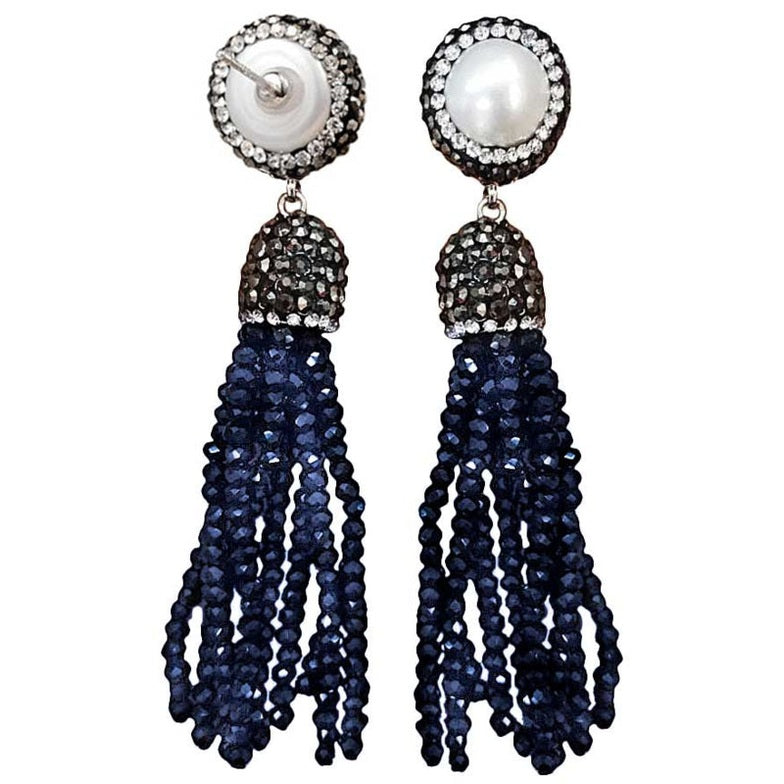 Lange zoetwater parel oorbellen met witte parels en blauw kristallen kwastje, achterzijde | Bright Pearl Blue Crystal Tassel