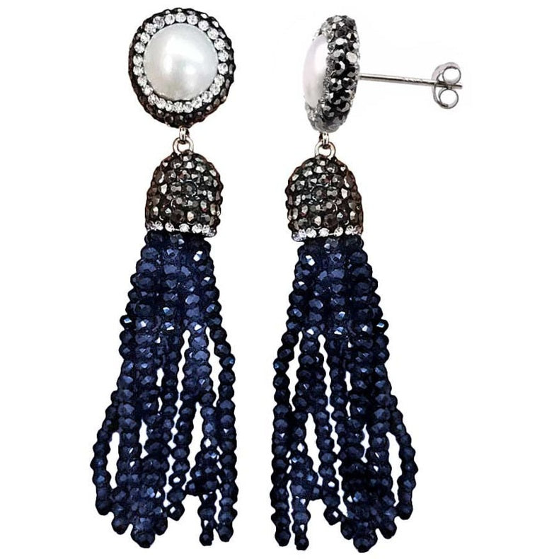 Lange zoetwater parel oorbellen met witte parels en blauw kristallen kwastje, zijaanzicht | Bright Pearl Blue Crystal Tassel