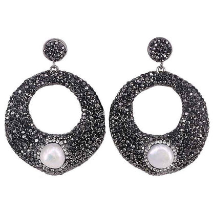 Grote zoetwater parel oorbellen met witte parels en zwarte stras steentjes | Bright Pearl Donut