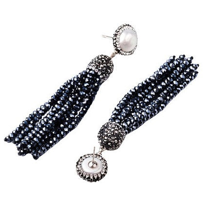 Lange zoetwater parel oorbellen met witte parels en stras steentjes en hematiet kristallen kwastje, achterzijde | Bright Hematite Crystal Tassel