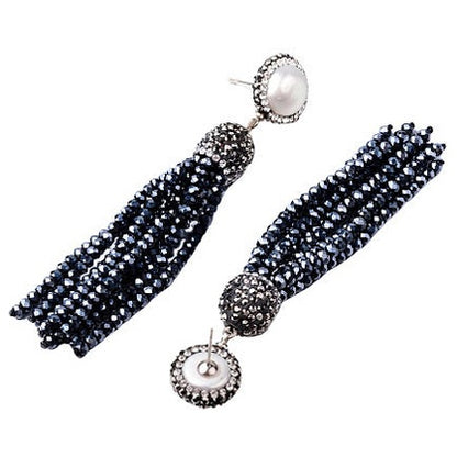 Lange zoetwater parel oorbellen met witte parels en stras steentjes en hematiet kristallen kwastje, achterzijde | Bright Hematite Crystal Tassel