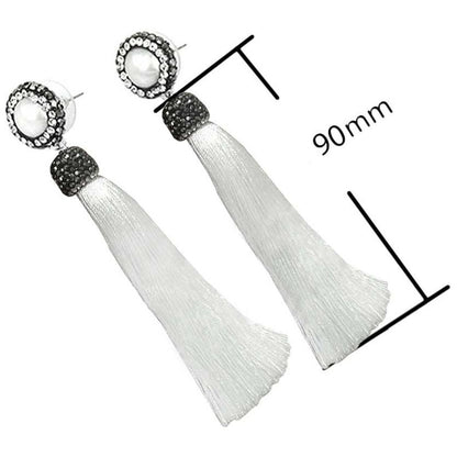 Lange witte zoetwater parel oorbellen met stras steentjes en wit kwastje, maatindicatie | Bright Pearl White Tassel