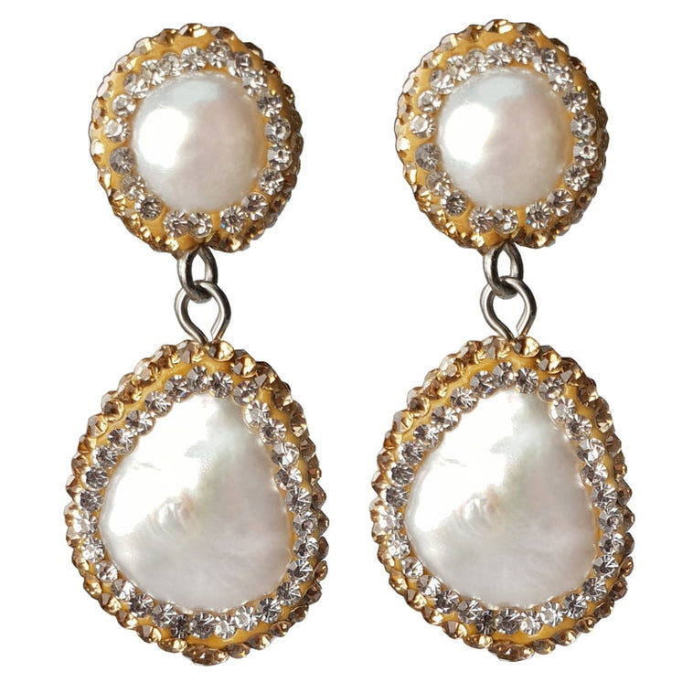 Witte zoetwater parel oorbellen met gouden stras stenen, oorknoppen, vooraanzicht | Bright Double Gold Teardrop