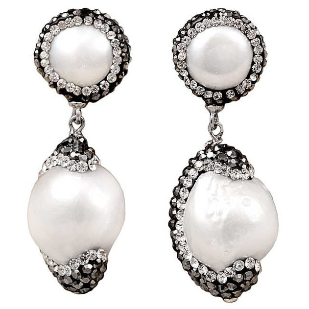 Zoetwater parel oorbellen met stras steentjes, schuin voor | Double Bling Baroque Pearl