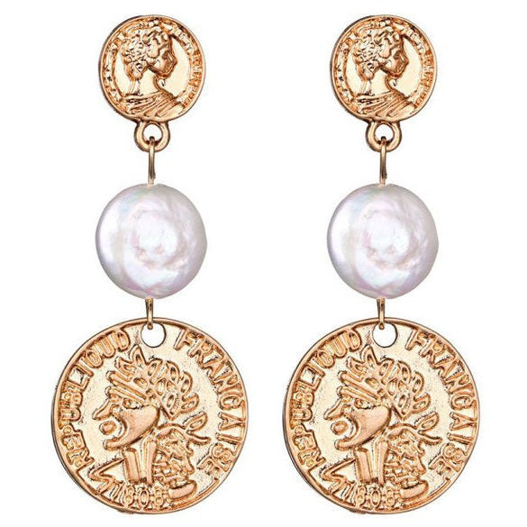 Lange witte zoetwater parel oorbellen met gouden munten | Double Gold Coin Pearl