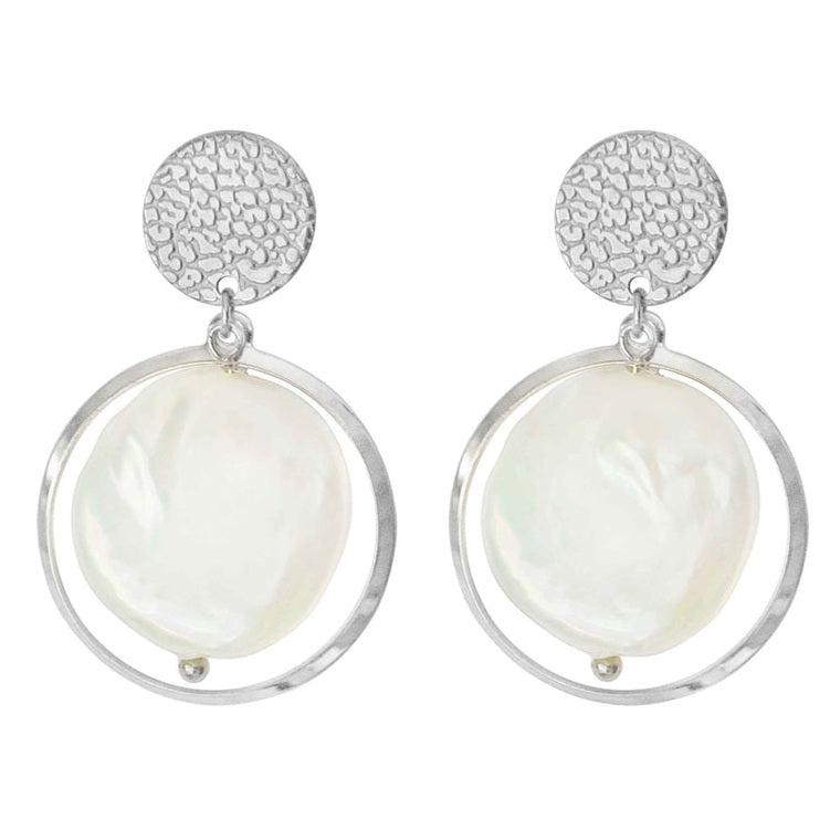 Grote witte zoetwater parel oorbellen met zilver edelstaal | Flow White Coin Silver Pearl