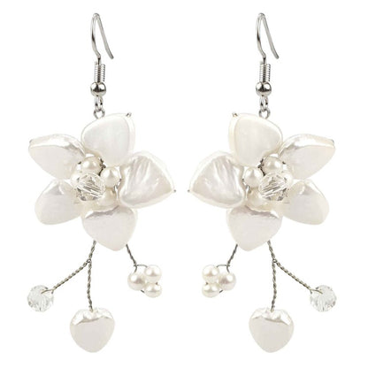 Lange zoetwater parel oorbellen met witte parels in bloem motief en sterling zilver (925) | Long White Flower Pearl