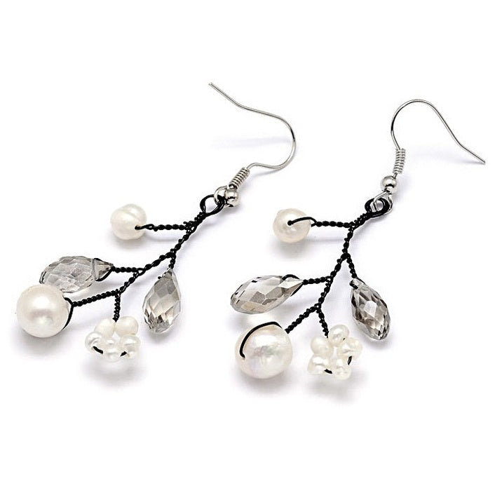 Zoetwater parel oorbellen met witte parels, grijs facet geslepen glaskristallen | Pearl Smokey 