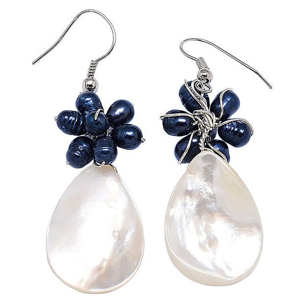 Zoetwater parel oorbellen met blauwe parels, wit parelmoer en sterling zilver (925), voor en achterkant | Purssian Blue Pearl White Shell