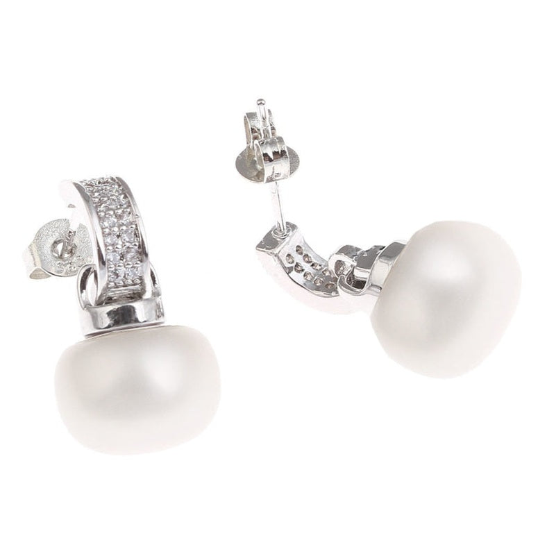 Witte zoetwater parel oorbellen met stras steentjes, witte parel oorstekeres met stras steentjes, voor- en achteraanzicht | Zirca Big W