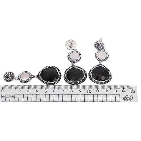 Lange witte zoetwater parel oorbellen met stras steentjes en zwarte kattenoog, maat indicatie | Bright Pearl Black Cat’s Eye