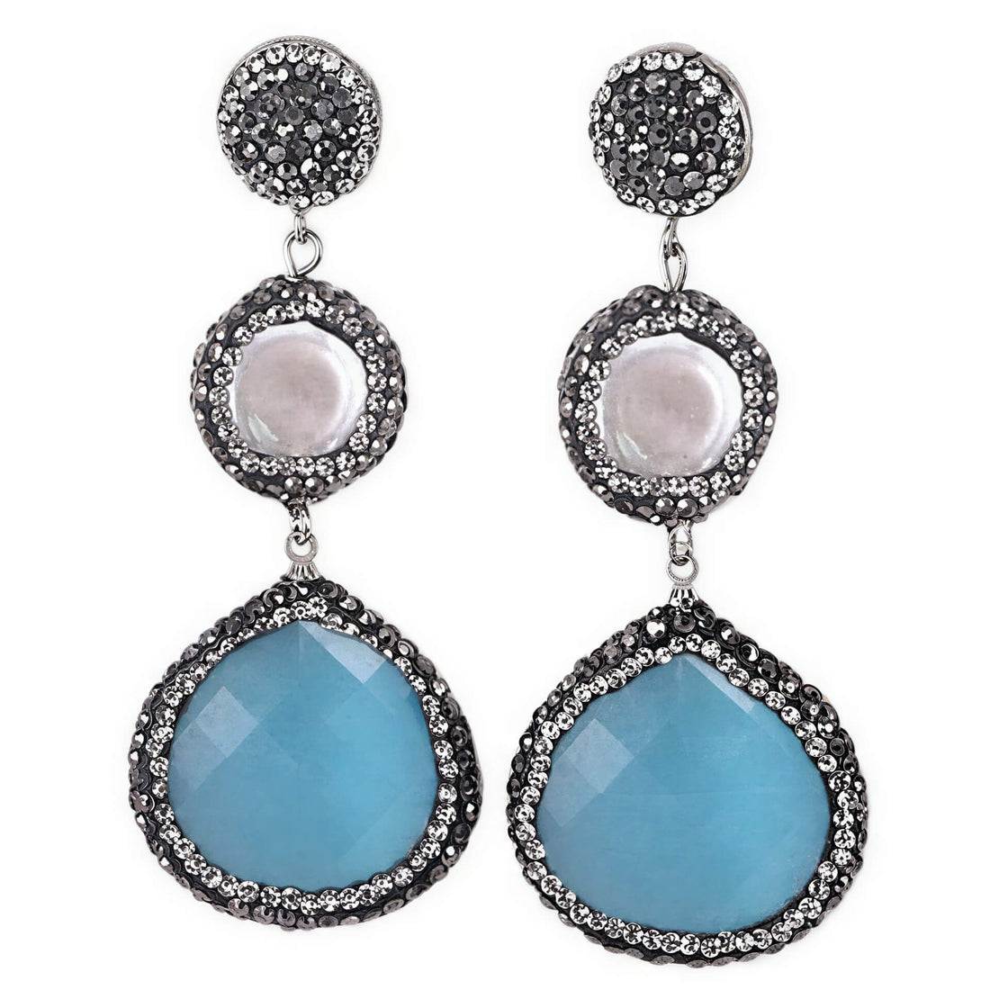Lange witte zoetwater parel oorbellen met stras steentjes en licht blauwe kattenoog | Bright Long Pearl Light Blue Cat’s Eye