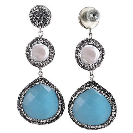 Lange witte zoetwater parel oorbellen met stras steentjes en licht blauwe kattenoog, voor en achterkant | Bright Long Pearl Light Blue Cat’s Eye