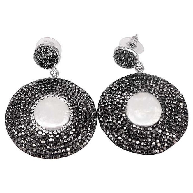 Grote witte zoetwater parel oorbellen met stras steentjes, vooraanzicht | Bright Pearl Disc