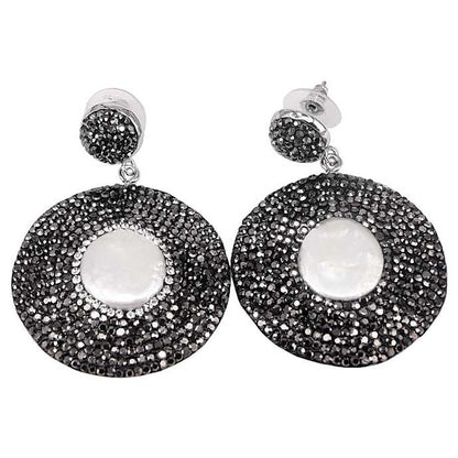 Grote witte zoetwater parel oorbellen met stras steentjes, vooraanzicht | Bright Pearl Disc