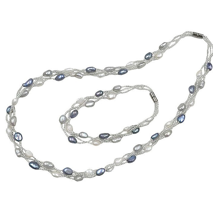 Zoetwater parel set bestaande uit een parelketting en parel armband met witte en grijze parels en magneetslot | set Twine Pearl Grey