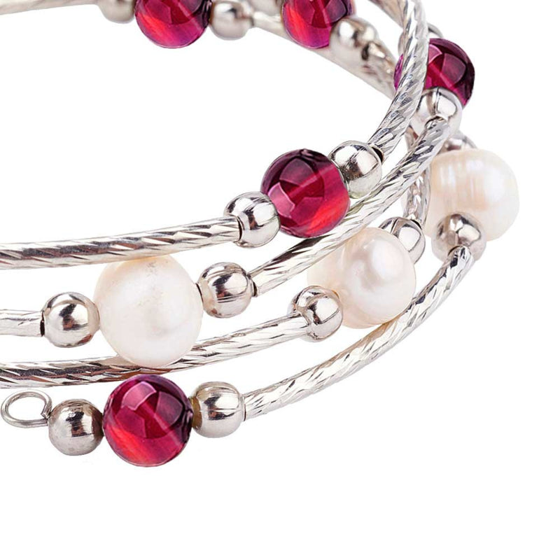 Detail van zoetwater parel wikkel armband met witte parels en rode agaat | Wrap Pearl Red Striped Agate