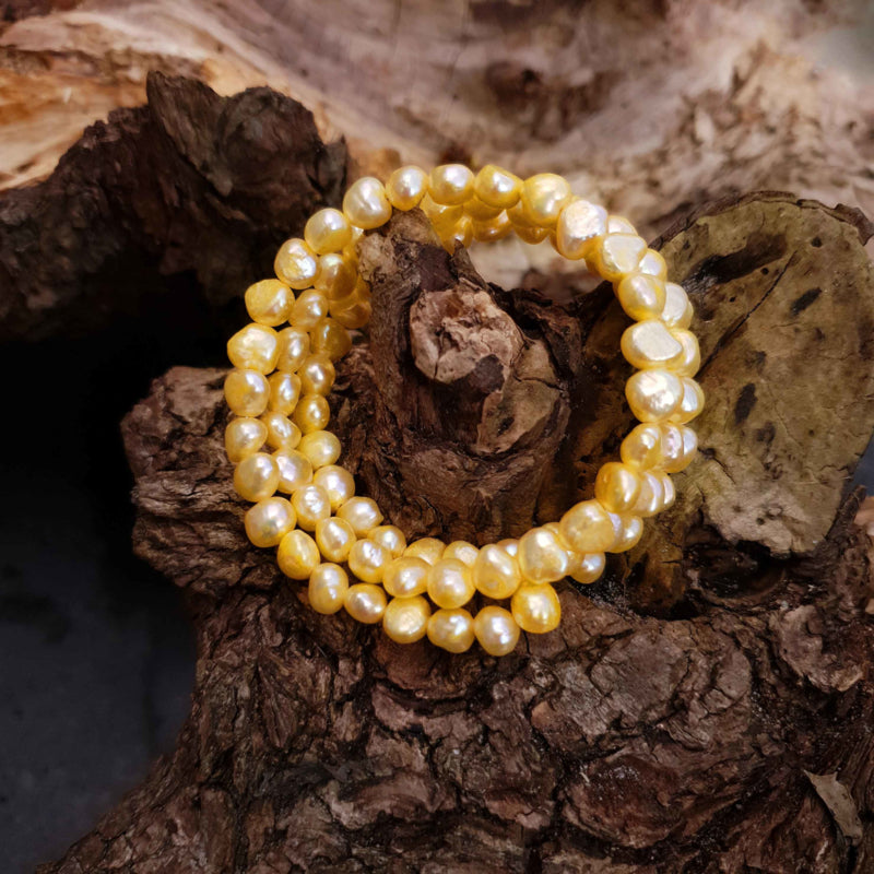 Zoetwater parel wikkel armband met gele parels hangend aan stronk | Zen Yellow