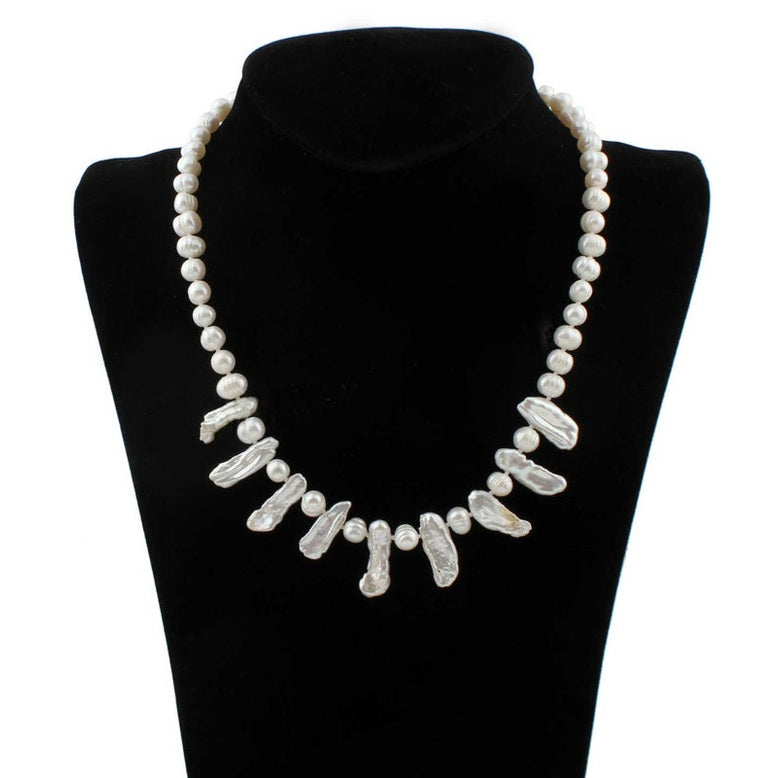 Handgeknoopte zoetwater parelketting met witte parels en sterling zilver (925) op buste | Biwada