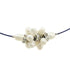 Detail van zoetwater parelketting met witte parels met stras steentjes aan blauwe spang | Bling White Ball Blue