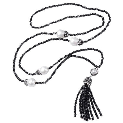 Lange zoetwater parelketting met witte parels en stras steentjes en zwart kwastje | Bright Pearl Big Nut Tassel