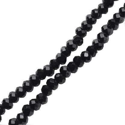 Detail van lange zoetwater parelketting met witte parels en stras steentjes en zwart kwastje | Bright Pearl Big Nut Tassel