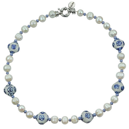 Zoetwater parelketting met witte parels en Delfts blauwe kralen | Hollands Glorie Bloem