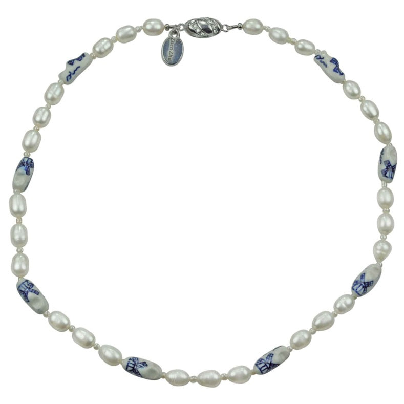 Zoetwater parelketting met witte parels, Delfts blauwe klomp en magneetslotje | Hollands Glorie Klomp Wit
