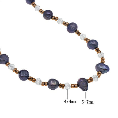 Detail van lange zoetwater parelketting met blauw paarse parels | Ilora