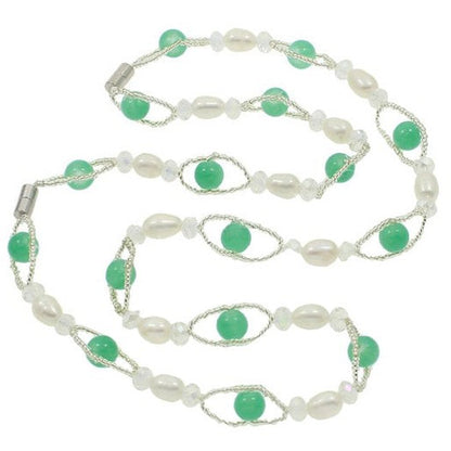Witte zoetwater parelketting vast gemaakt aan parel armband met groene glaskralen en magneetslot | set Janta