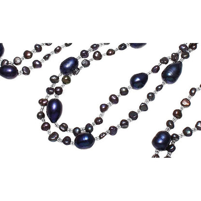 Detail van lange zoetwater parelketting met blauw zwarte parels | Long seed Bead Dark Blue