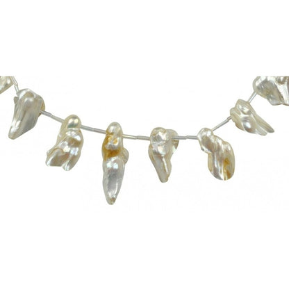 Detail van zoetwater parelketting met grote witte parels | Pearl Blister White