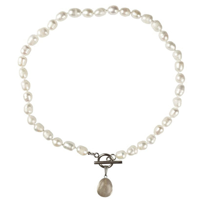 Handgeknoopte zoetwater parelketting met witte parels, zilver edelstaal en rook kwarts hanger | Toggle Pearl Smokey Quartz