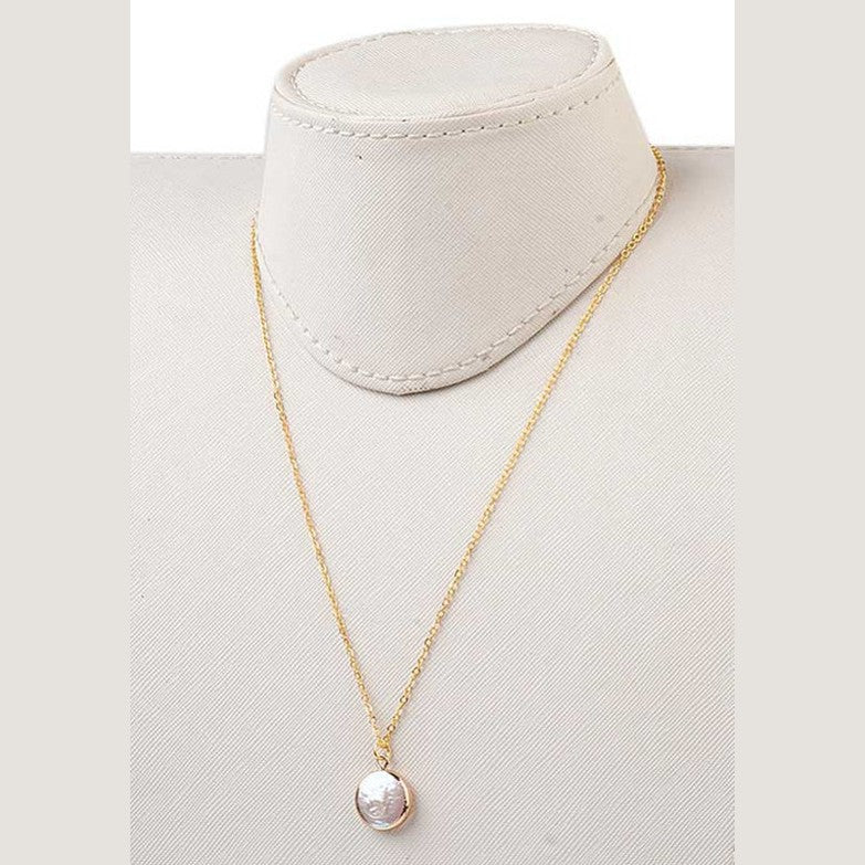 Witte zoetwater parelketting op buste | White Coin Pearl Gold Small