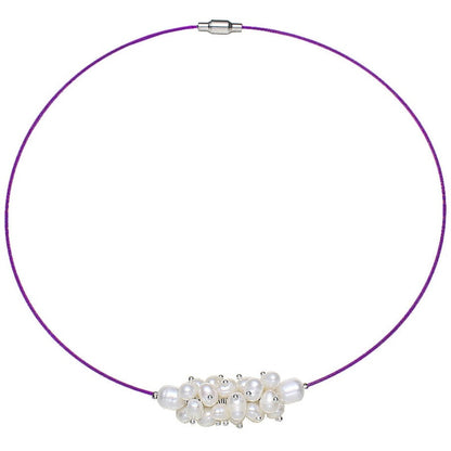 Korte zoetwater parelketting met witte parels aan paarse spang met magneetslotje | White Oval Ball Purple