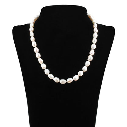 Handgeknoopte witte zoetwater parelketting op buste | set Wola Two