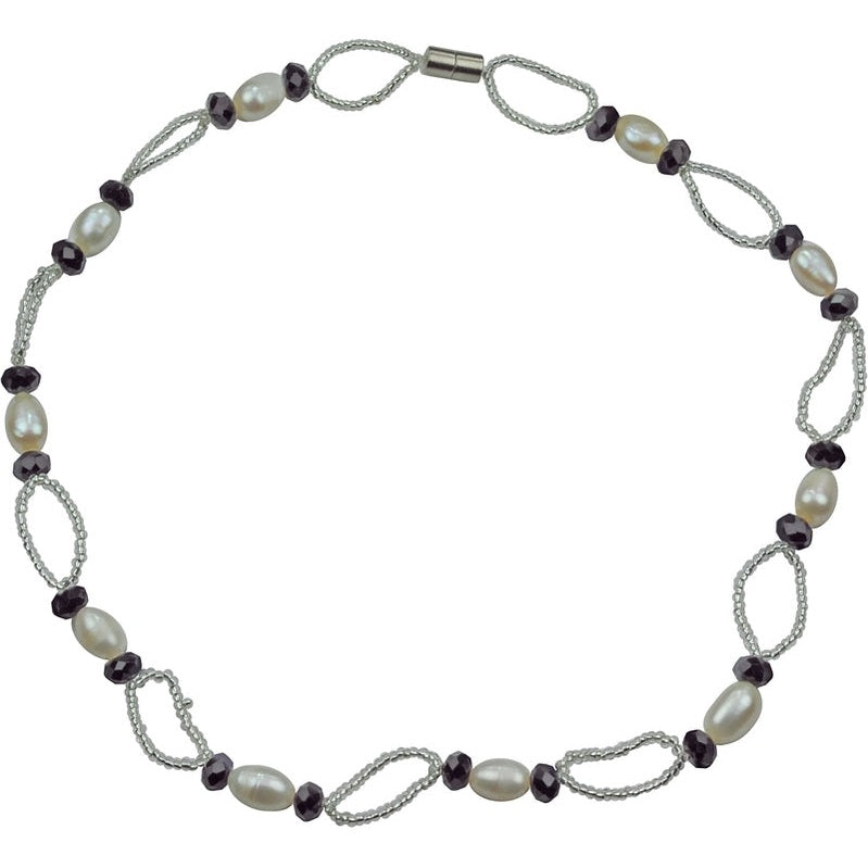 Zoetwater parelketting met witte parels, zwarte glaskristallen en magneetslot | Zwicio