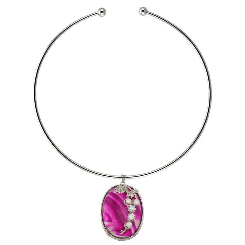 Zoetwater parelketting met witte parels en roze agaat hanger aan zilveren spang | Pink Striped Agate Pearl Grape