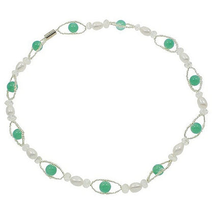 Zoetwater parelketting met witte parels, groene en transparante glaskristallen met magneetslot | Janta