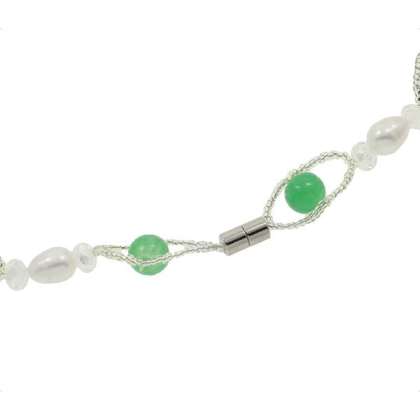 Magneetslotje van zoetwater parelketting met witte parels, groene en transparante glaskristallen | Janta