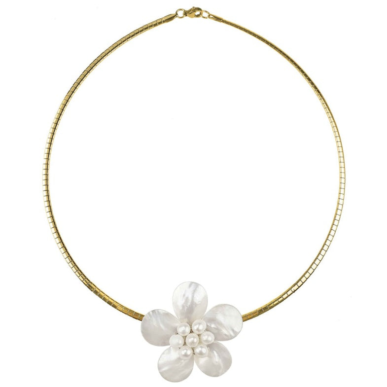 Zoetwater parelketting met witte parels, wit parelmoer in de vorm van een bloem en goud edelstaal | Fleury W Gold