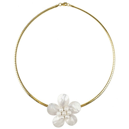 Zoetwater parelketting met witte parels, wit parelmoer in de vorm van een bloem en goud edelstaal | Fleury W Gold