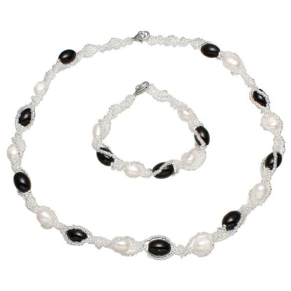 Zoetwater parel set bestaande uit een parelketting en parel armband met witte parels en zwarte glaskralen | Twine Pearl Black Glass