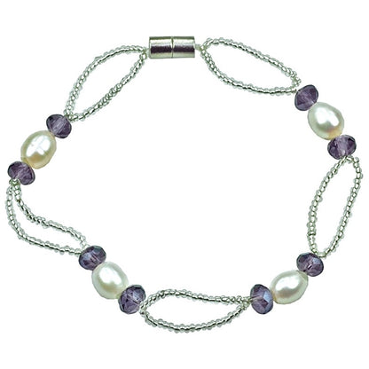 Zoetwater parel armband met witte parels, paars glaskristallen en magneetslot | Pacio