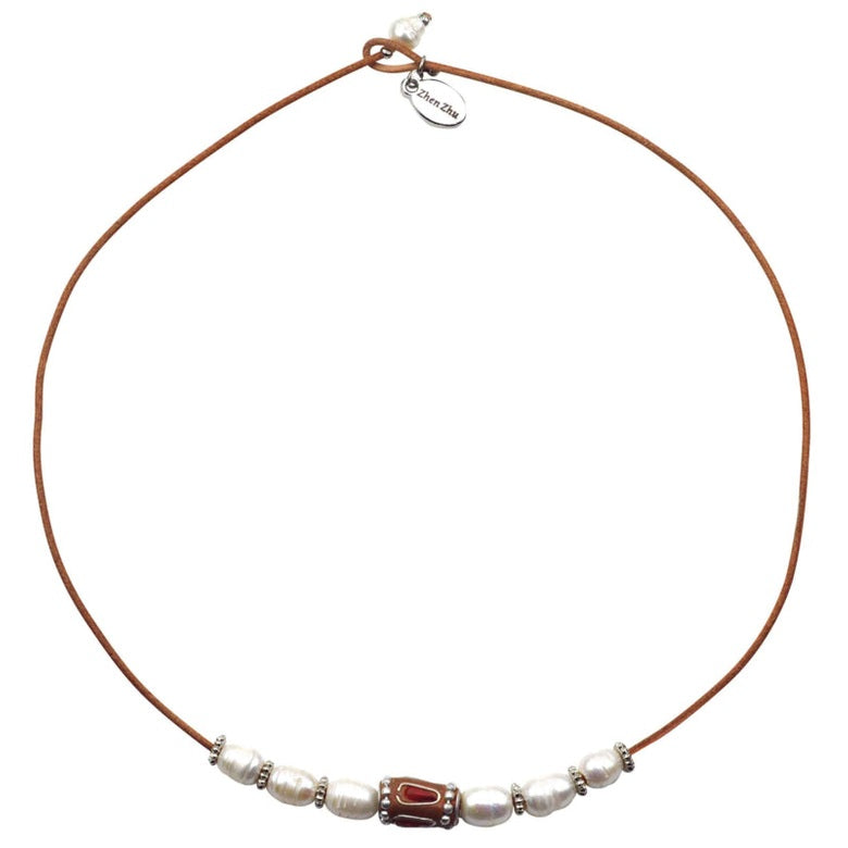 Zoetwater parelketting met witte parels en licht bruin leer | set Ibiza Red